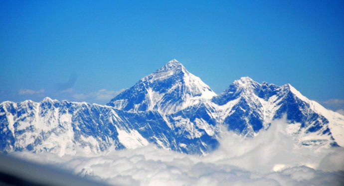 8844.43米珠穆朗玛峰顶岩石面海拔高程数据